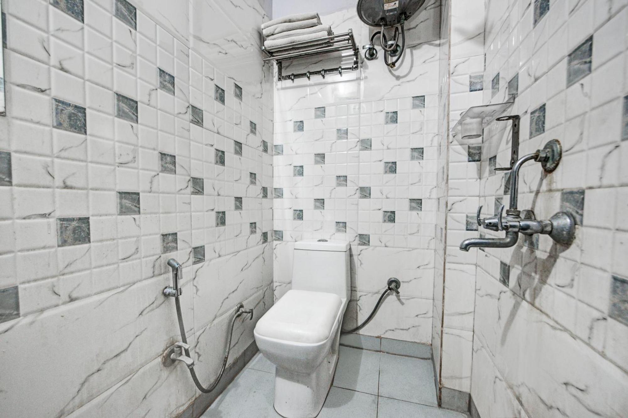 Royal Spark Inn1 - Medicity Gurugram, Near Medanta Hospital Gurgaon Buitenkant foto
