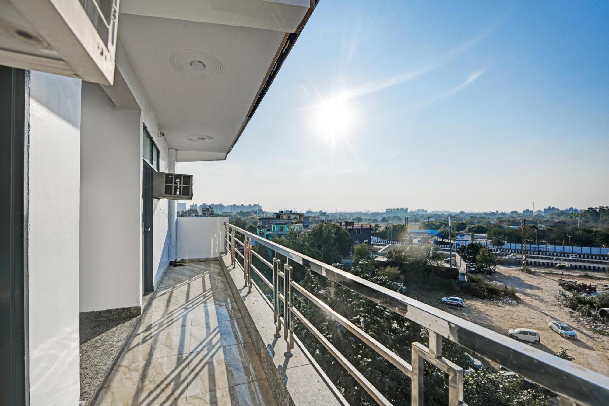 Royal Spark Inn1 - Medicity Gurugram, Near Medanta Hospital Gurgaon Buitenkant foto