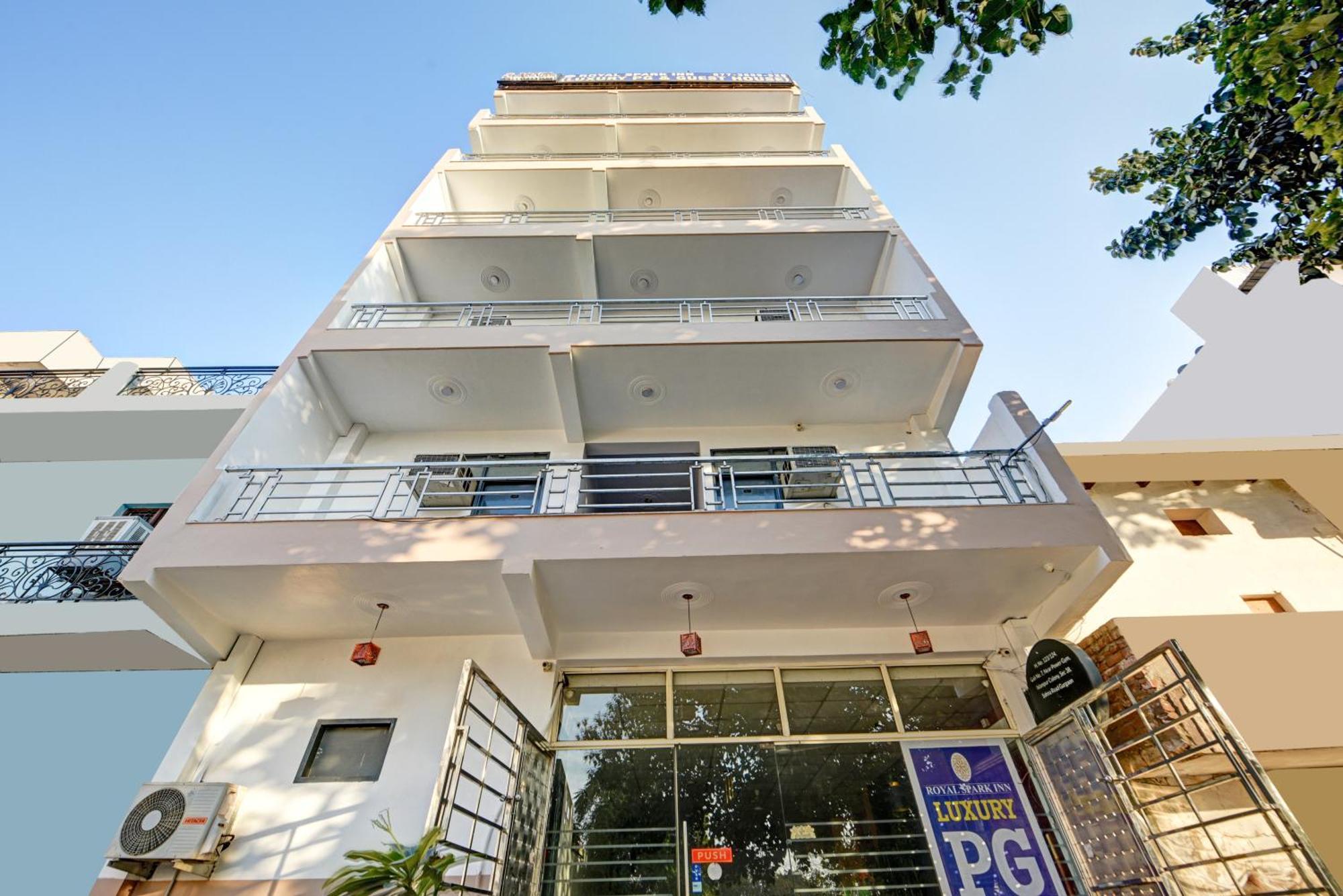 Royal Spark Inn1 - Medicity Gurugram, Near Medanta Hospital Gurgaon Buitenkant foto
